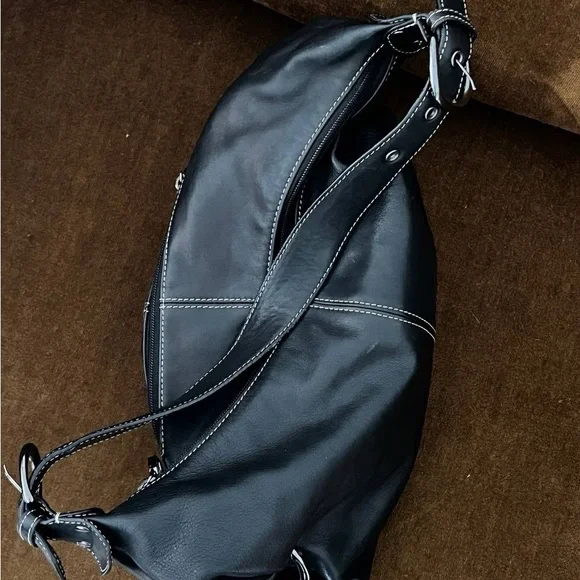 Danier Black Leather Hobo Bag - Picture 6 of 8
